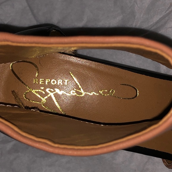 Authentic Beautiful NWOT Report Signature Bryanna Leather Peep Toe Booties sz 7 - Picture 2 of 6